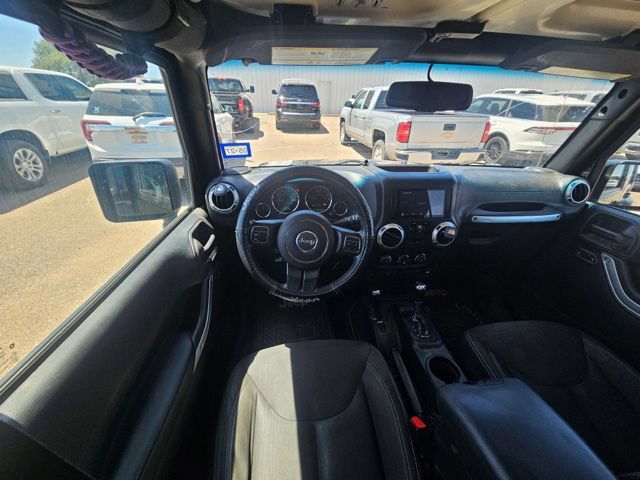 Used 2018 Jeep Wrangler Unlimited Sahara AWD/4WD image 15