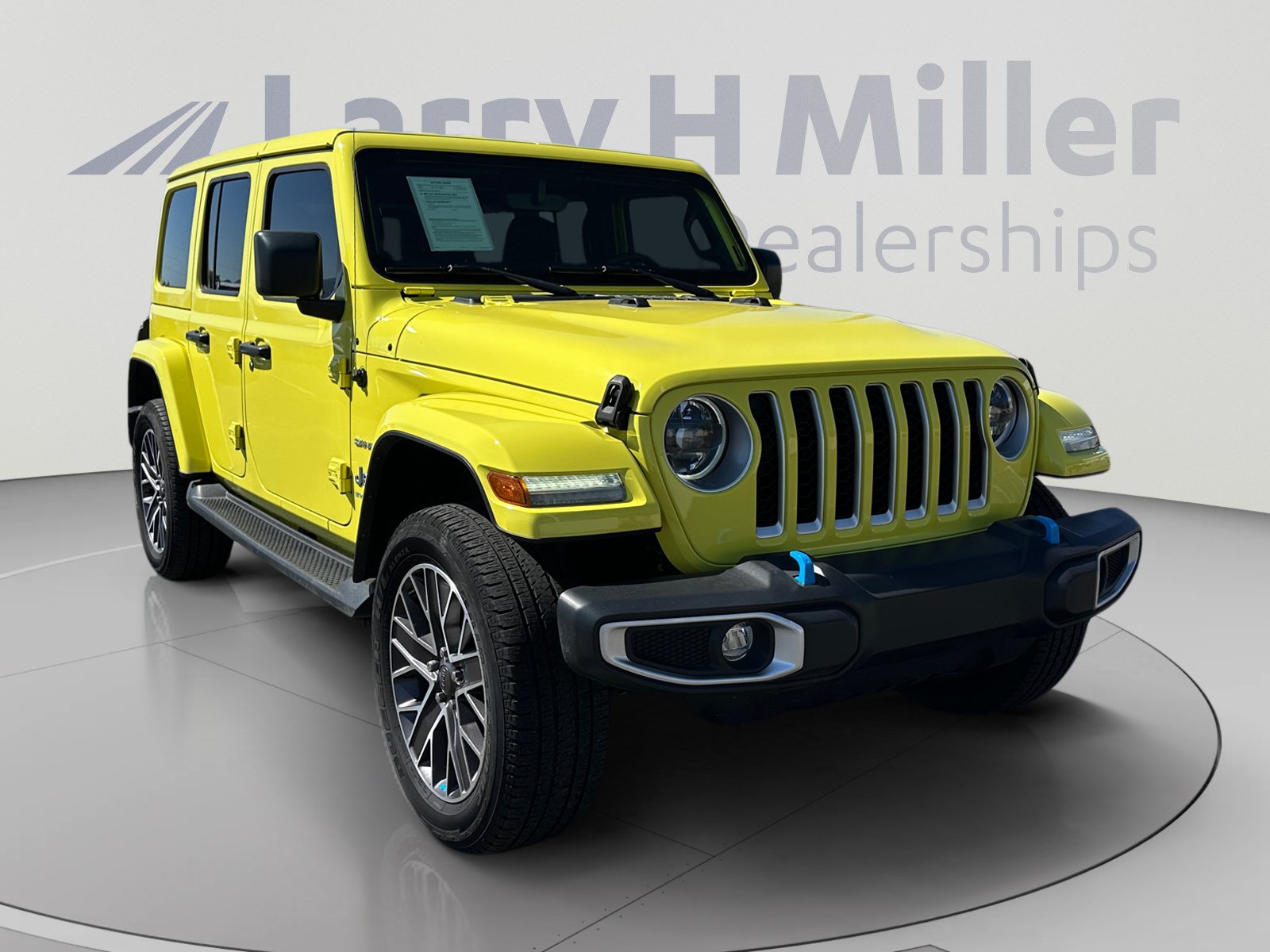 Used 2023 Jeep Wrangler Unlimited Sahara w/ Cold Weather Group AWD/4WD image 7