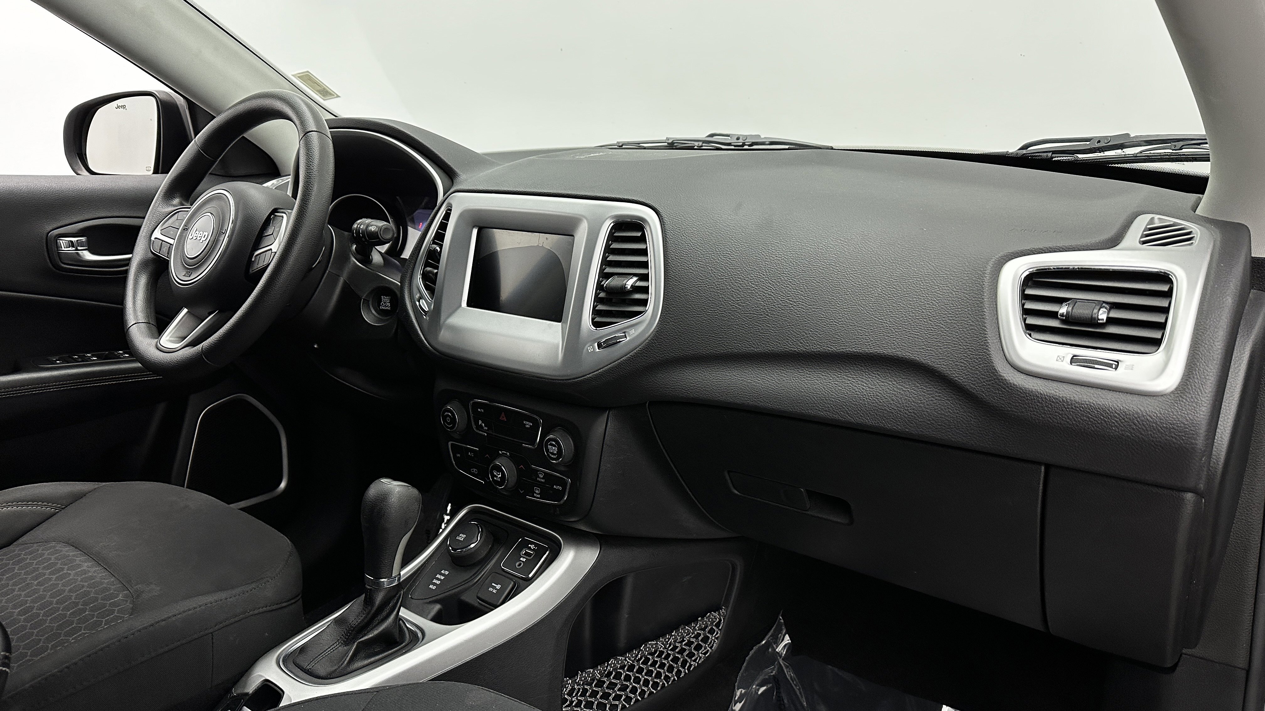 Used 2019 Jeep Compass Sport image 33