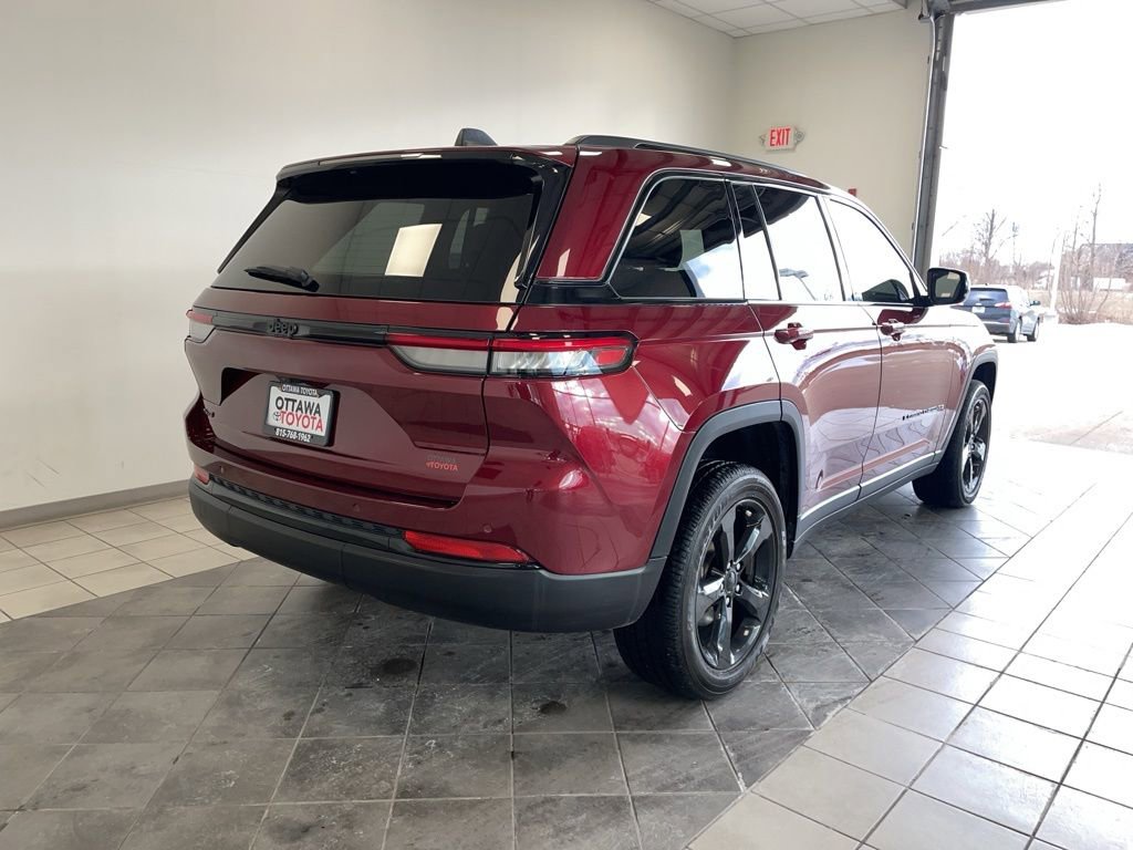 Used 2024 Jeep Grand Cherokee Altitude image 5