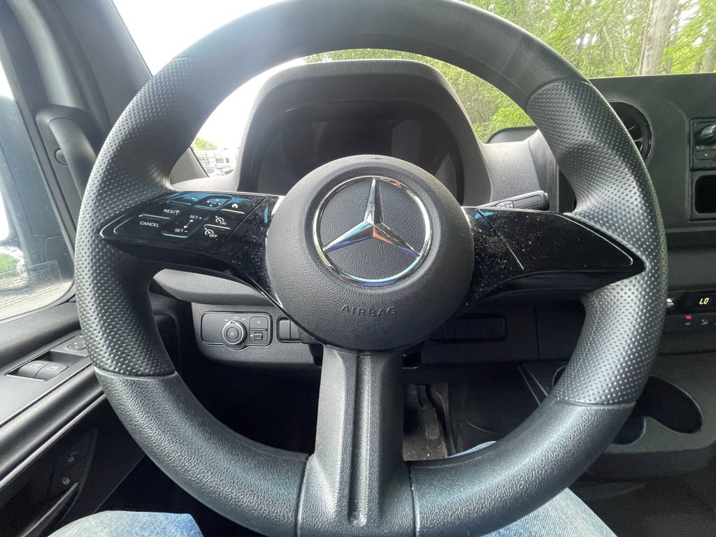 Used 2025 Mercedes-Benz Sprinter 2500 image 11