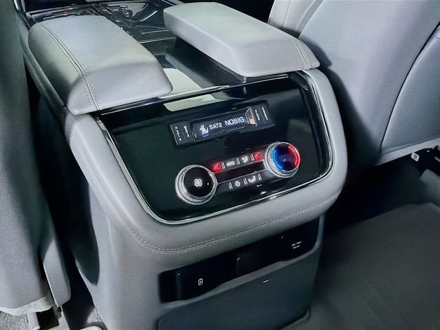 Used 2019 Lincoln Navigator Select RWD image 31