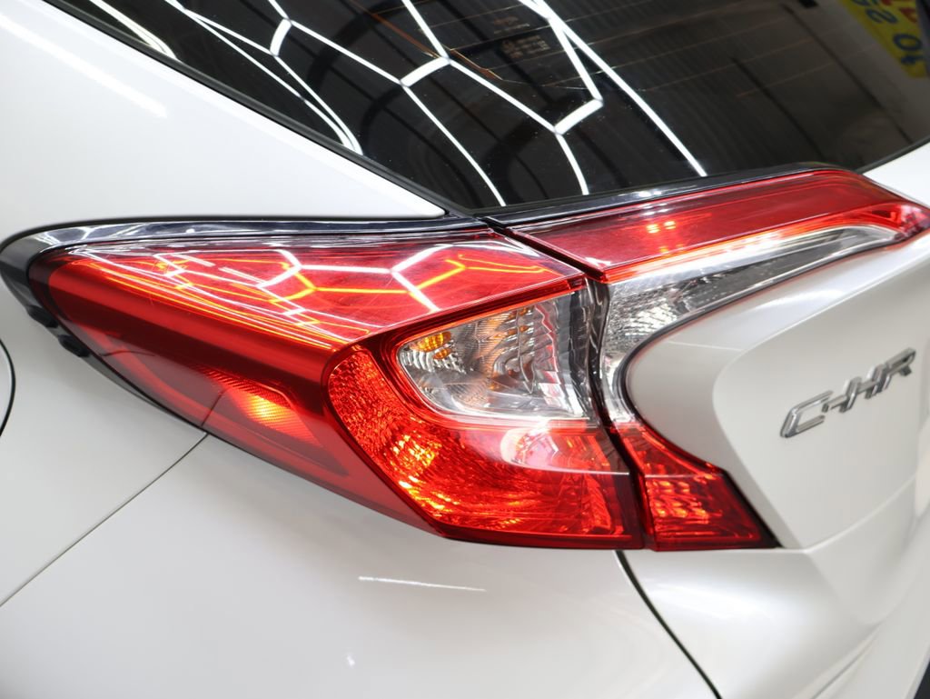 Used 2021 Toyota C-HR XLE FWD image 27