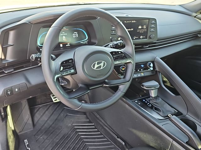 Used 2025 Hyundai Elantra Sport image 15