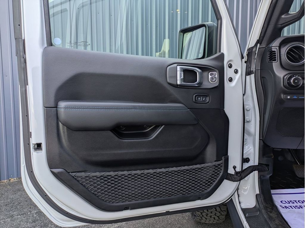 Used 2021 Jeep Wrangler Unlimited Rubicon 4xe w/ Cold Weather Group AWD/4WD image 11