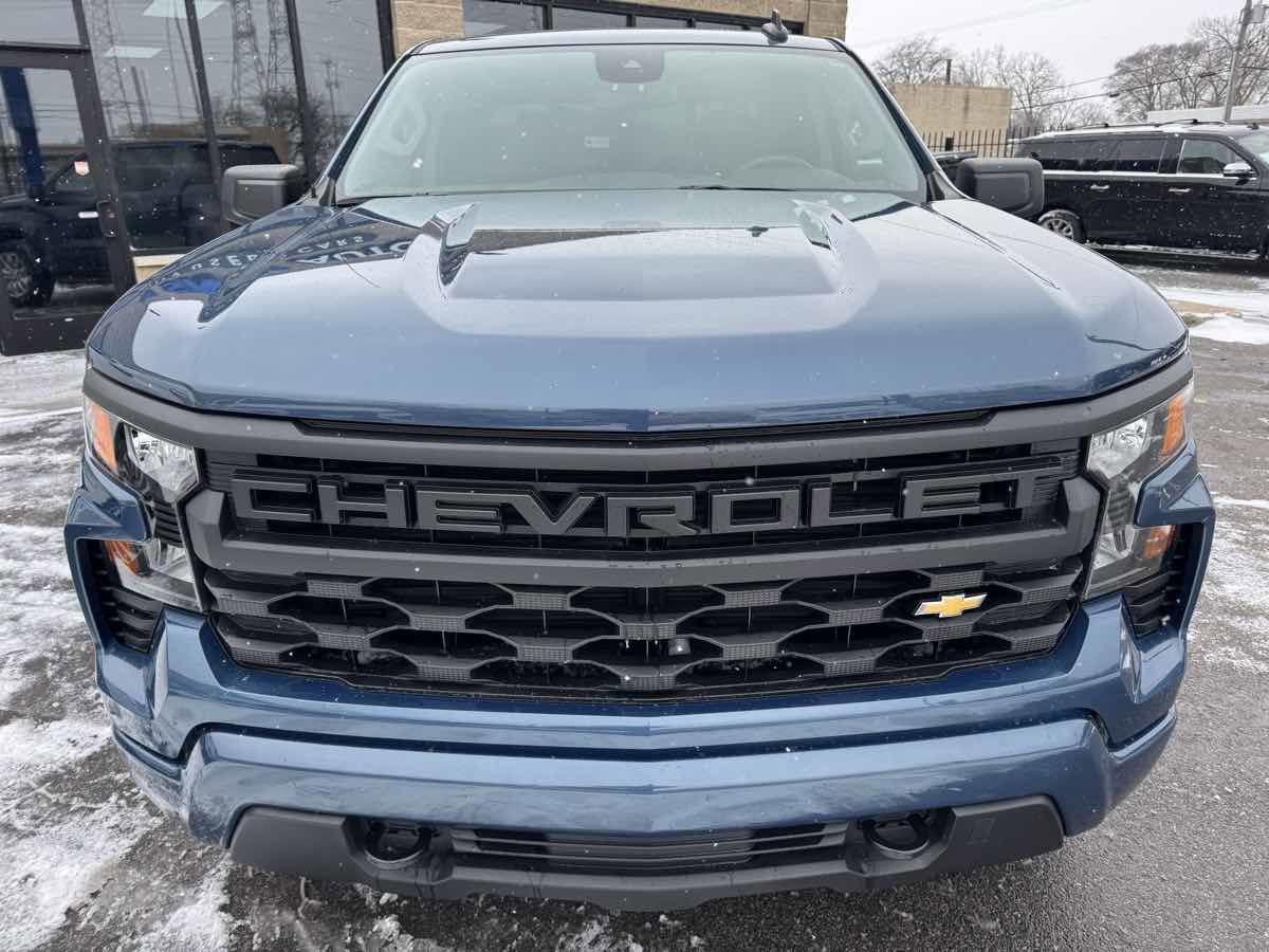 Used 2024 Chevrolet Silverado 1500 Custom image 2