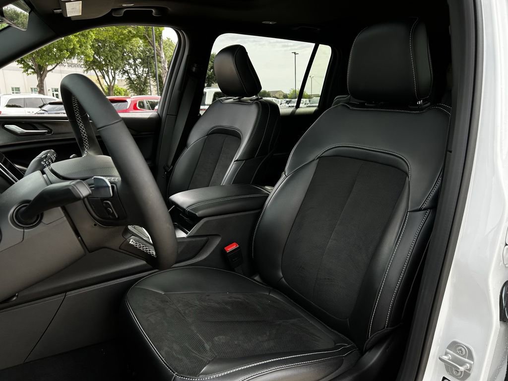 Used 2025 Jeep Grand Cherokee L Altitude RWD image 27