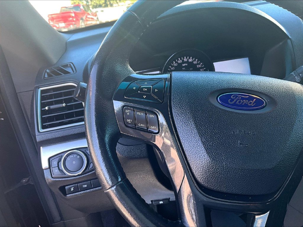 Used 2016 Ford Explorer XLT w/ Equipment Group 202A AWD/4WD image 19