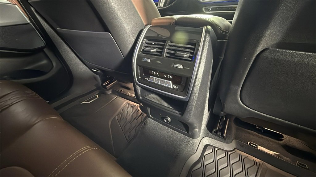 Used 2022 BMW X6 xDrive40i w/ Executive Package image 48