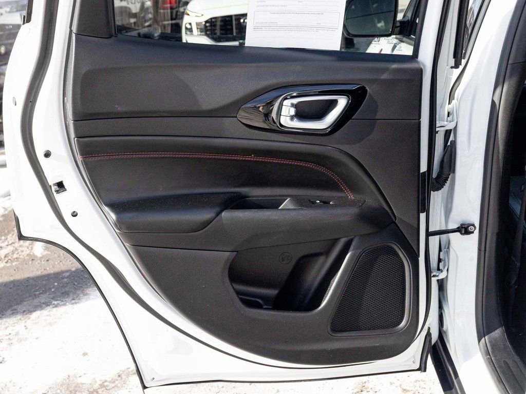 Used 2025 Jeep Compass Trailhawk image 14