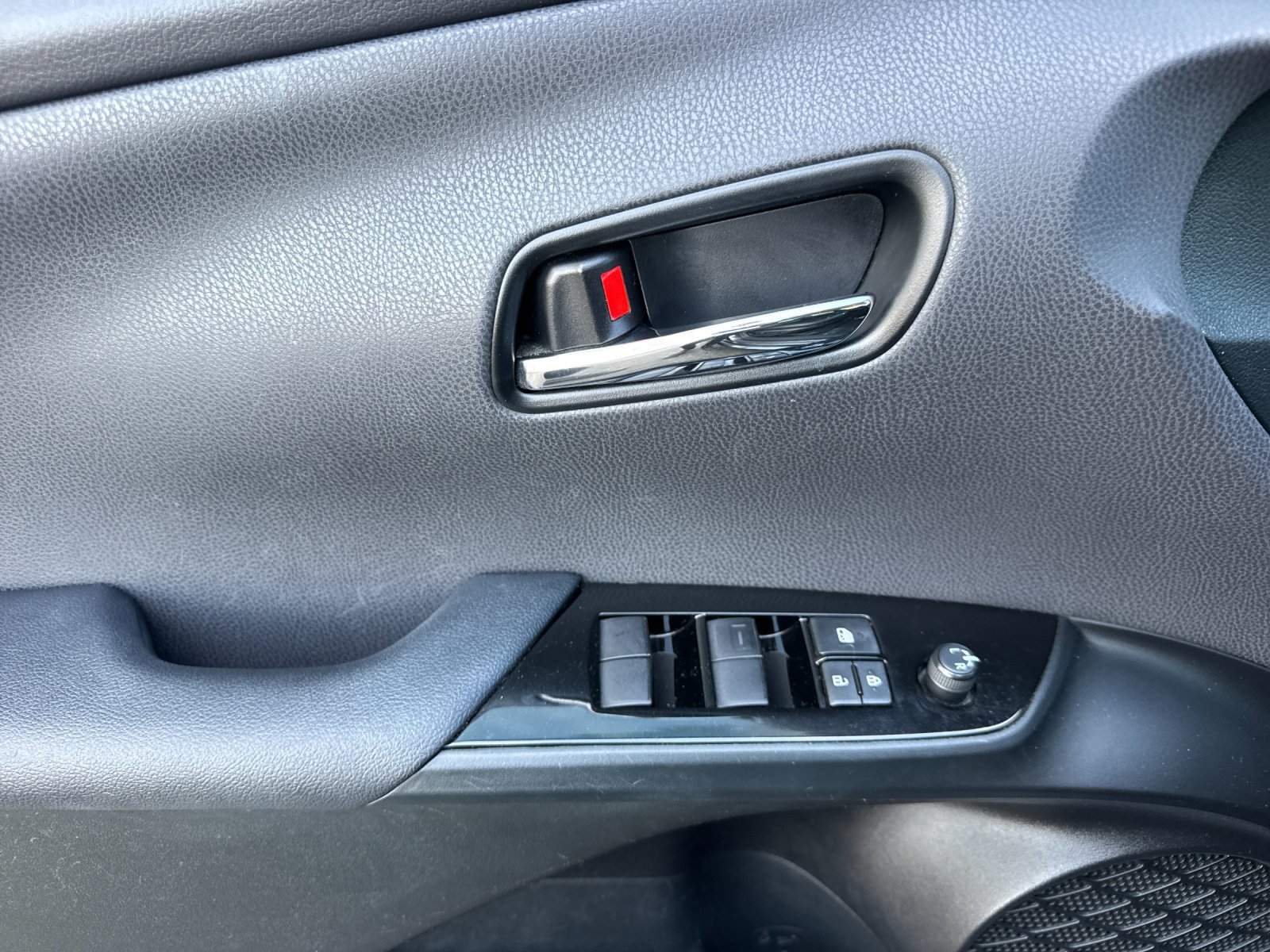 Used 2022 Toyota Prius Prime XLE FWD image 11