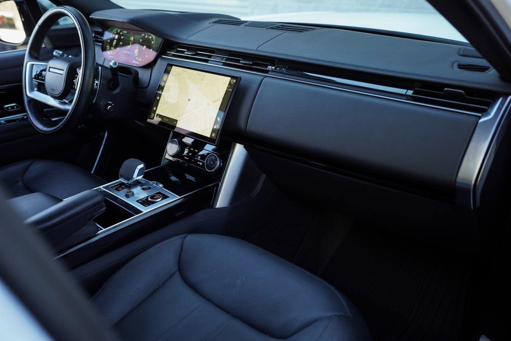 Used 2022 Land Rover Range Rover SE image 22
