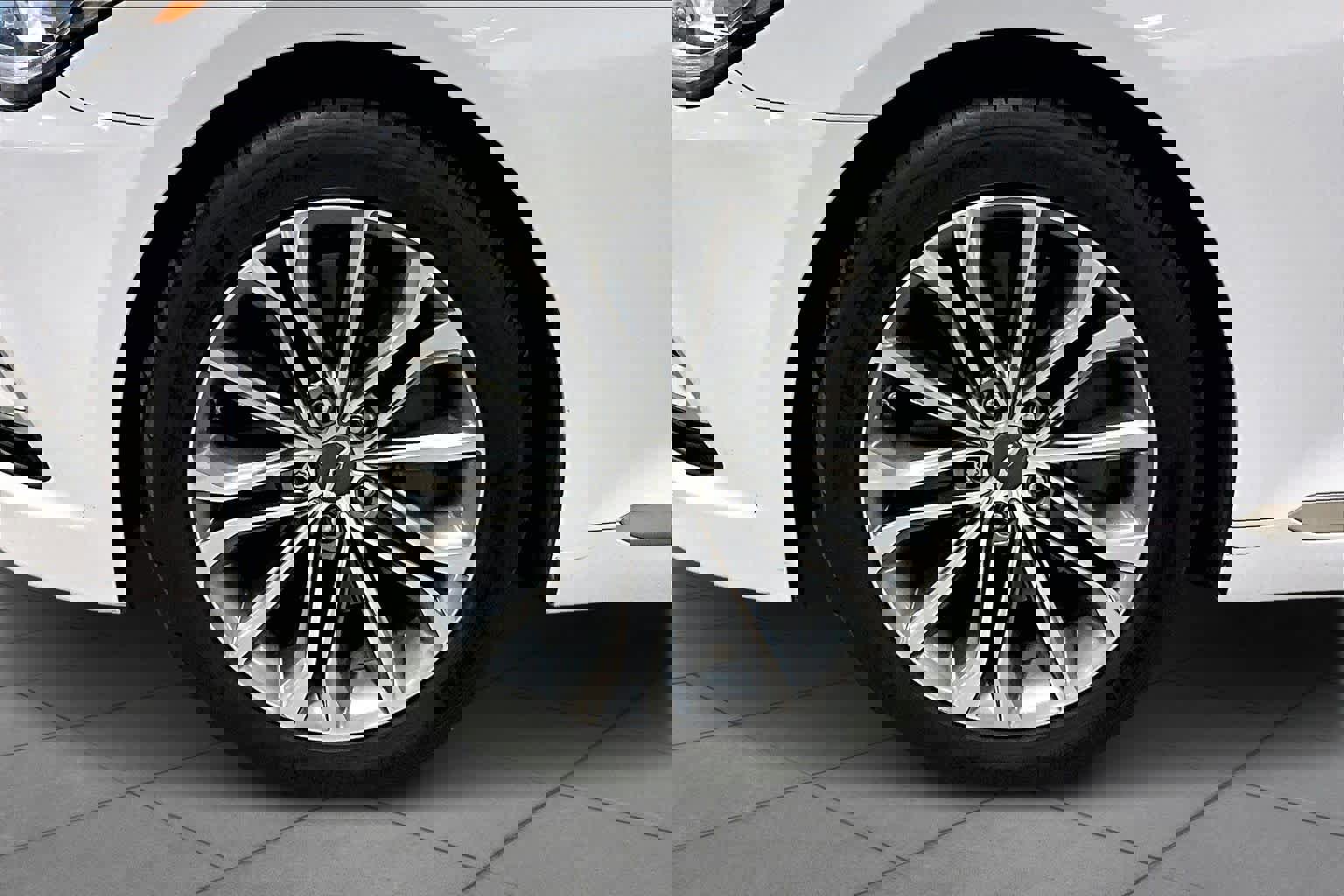 Used 2017 Genesis G80 3.8 image 10