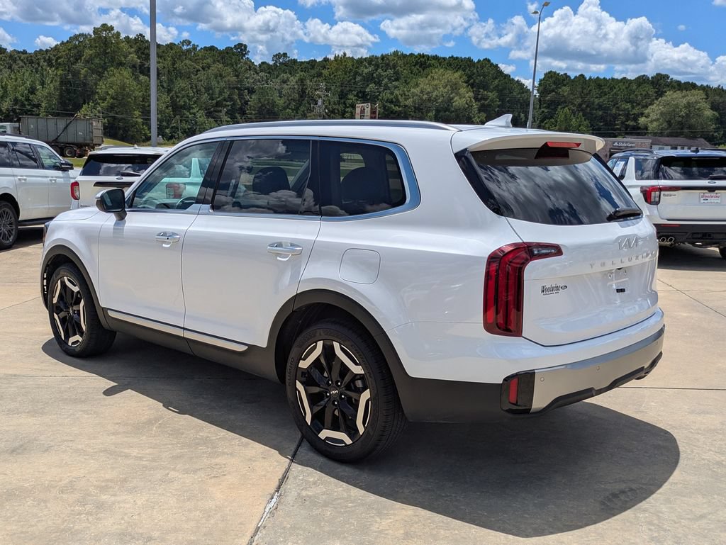 Used 2025 Kia Telluride S FWD image 3