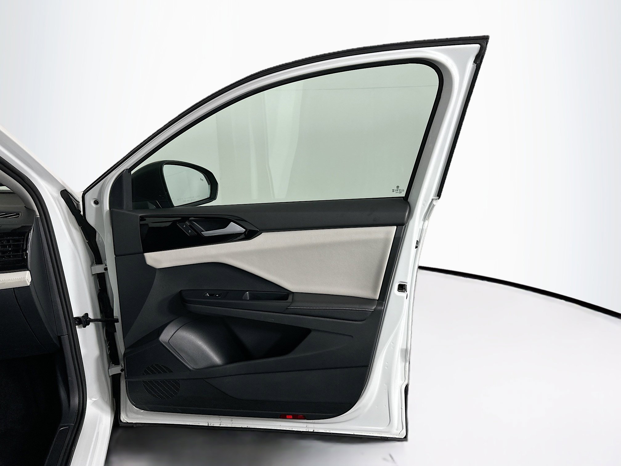 Used 2025 Volkswagen Taos S image 30