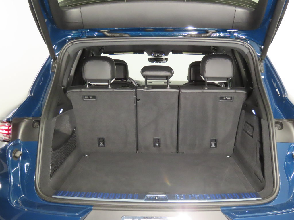Certified 2025 Porsche Cayenne AWD/4WD image 46