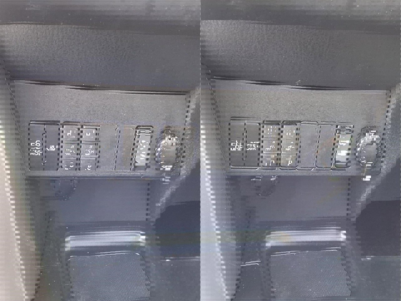 Used 2018 Toyota RAV4 Limited w/ Protection Package image 24