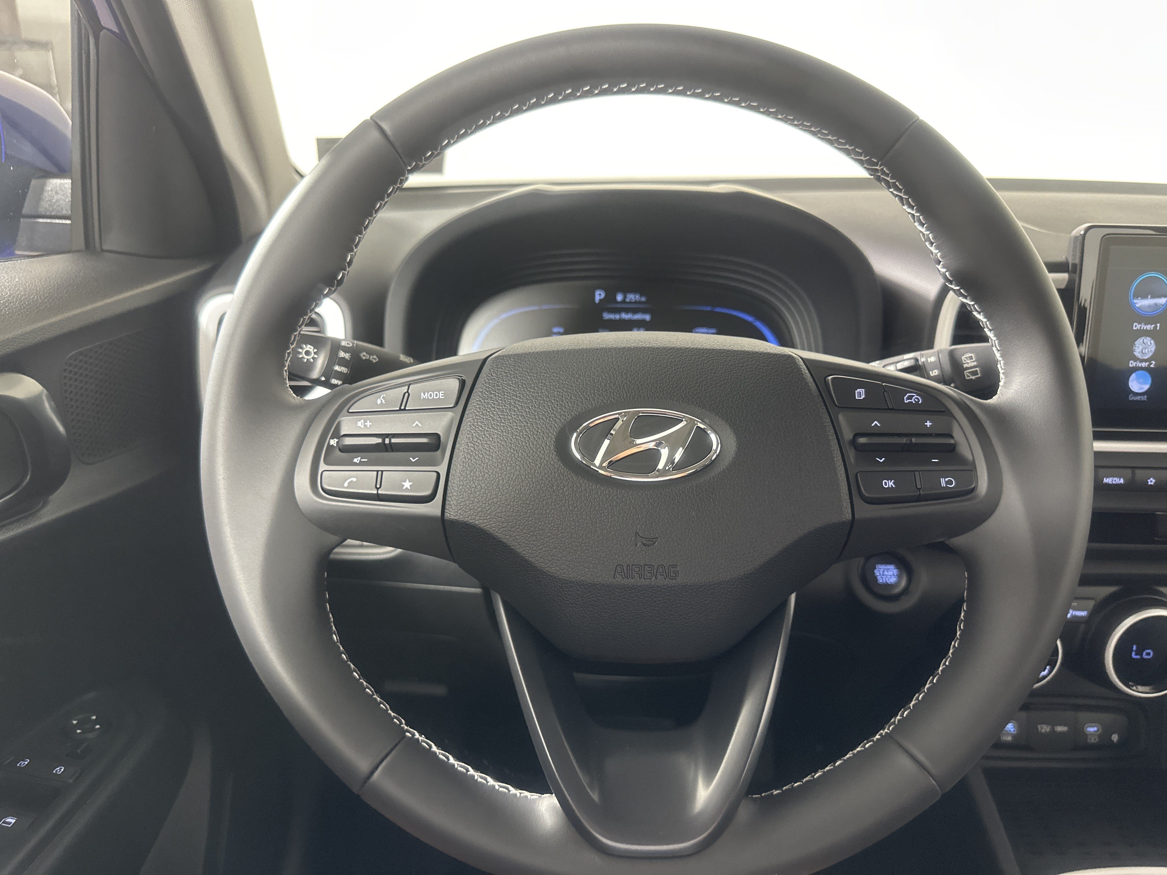 New 2025 Hyundai Venue Limited FWD image 12