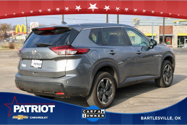 Used 2024 Nissan Rogue SV image 3