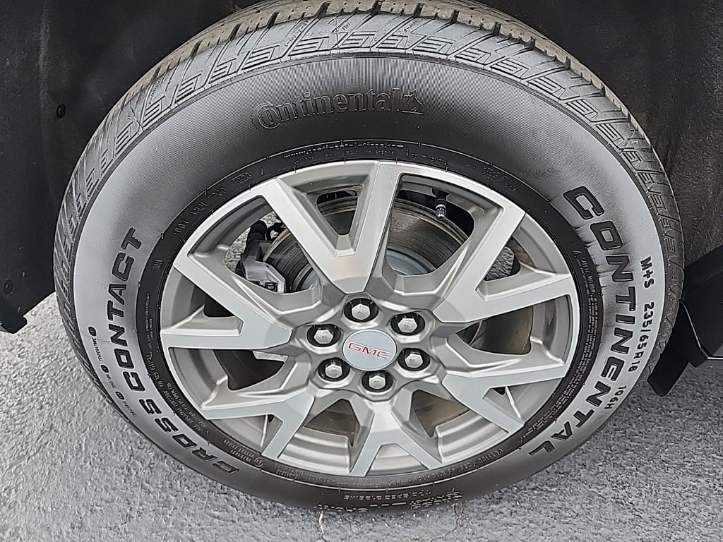 Certified 2023 GMC Acadia SLE w/ LPO, Floor Liner Package image 11