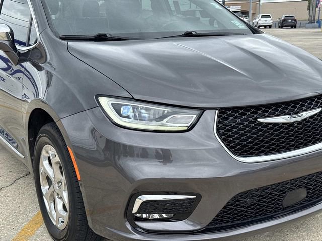 Used 2022 Chrysler Pacifica Limited AWD/4WD image 5