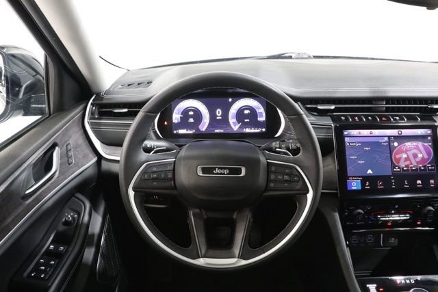 Used 2023 Jeep Grand Cherokee L Limited w/ Black Appearance Package AWD/4WD image 7