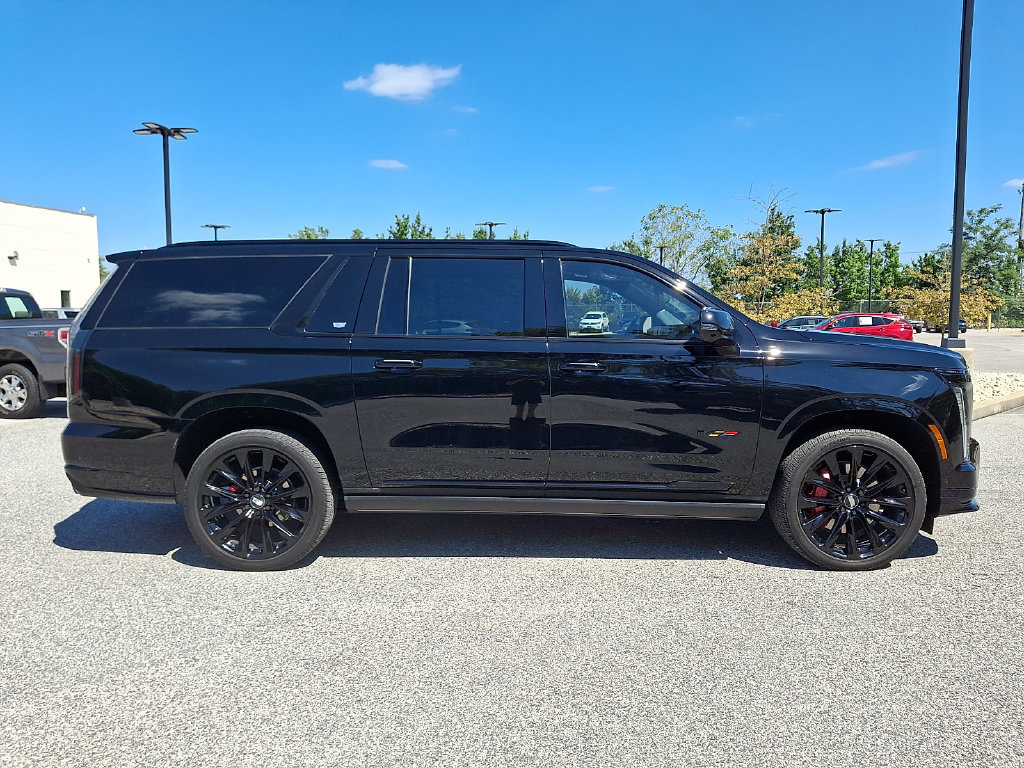 Certified 2026 Cadillac Escalade ESV V AWD/4WD image 8
