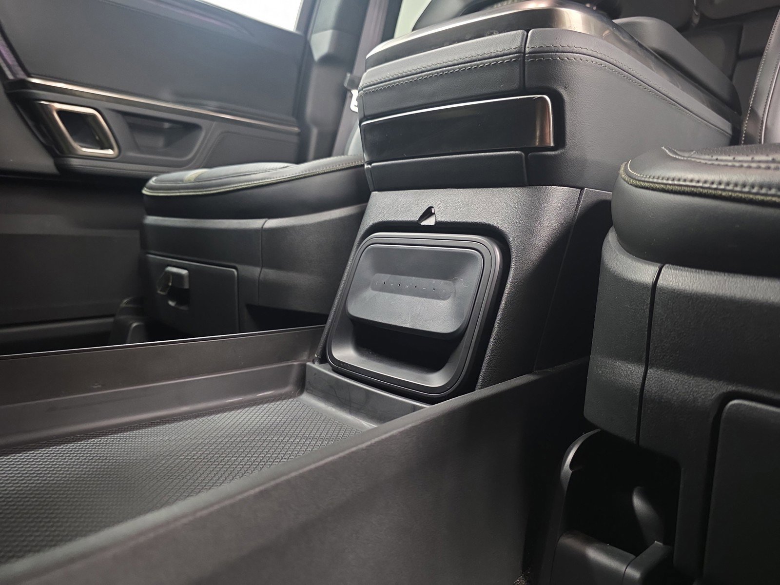 Used 2024 Rivian R1S Adventure image 33