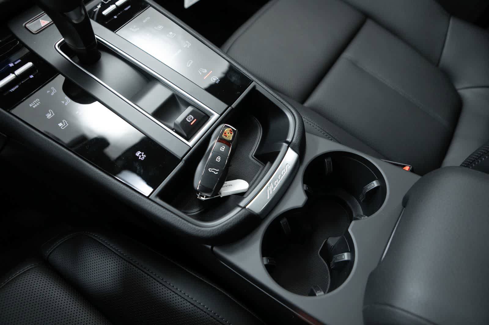 New 2026 Porsche Macan AWD/4WD image 30