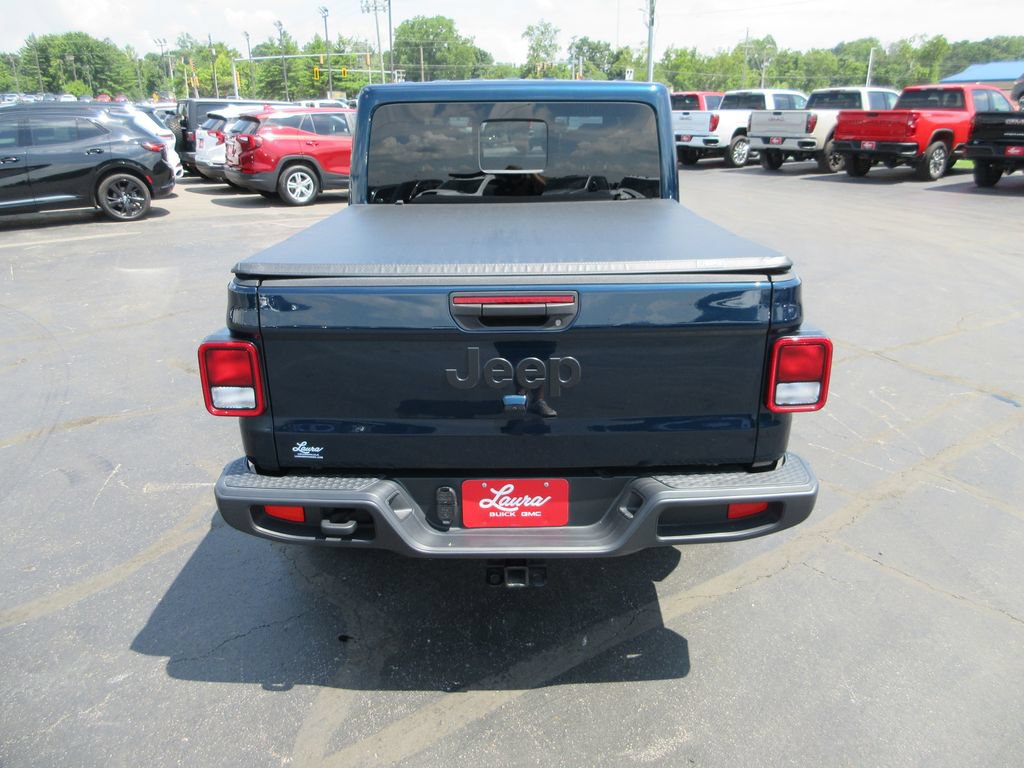 Used 2025 Jeep Gladiator Sport AWD/4WD image 9