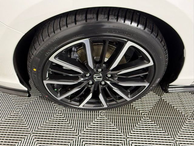 Used 2023 Honda Accord Touring image 13