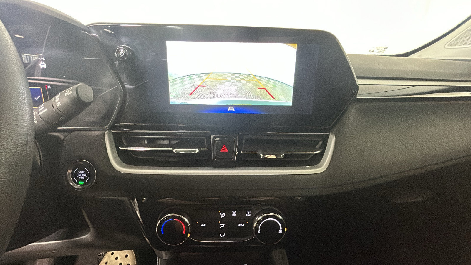 Used 2025 Chevrolet TrailBlazer LT FWD image 28