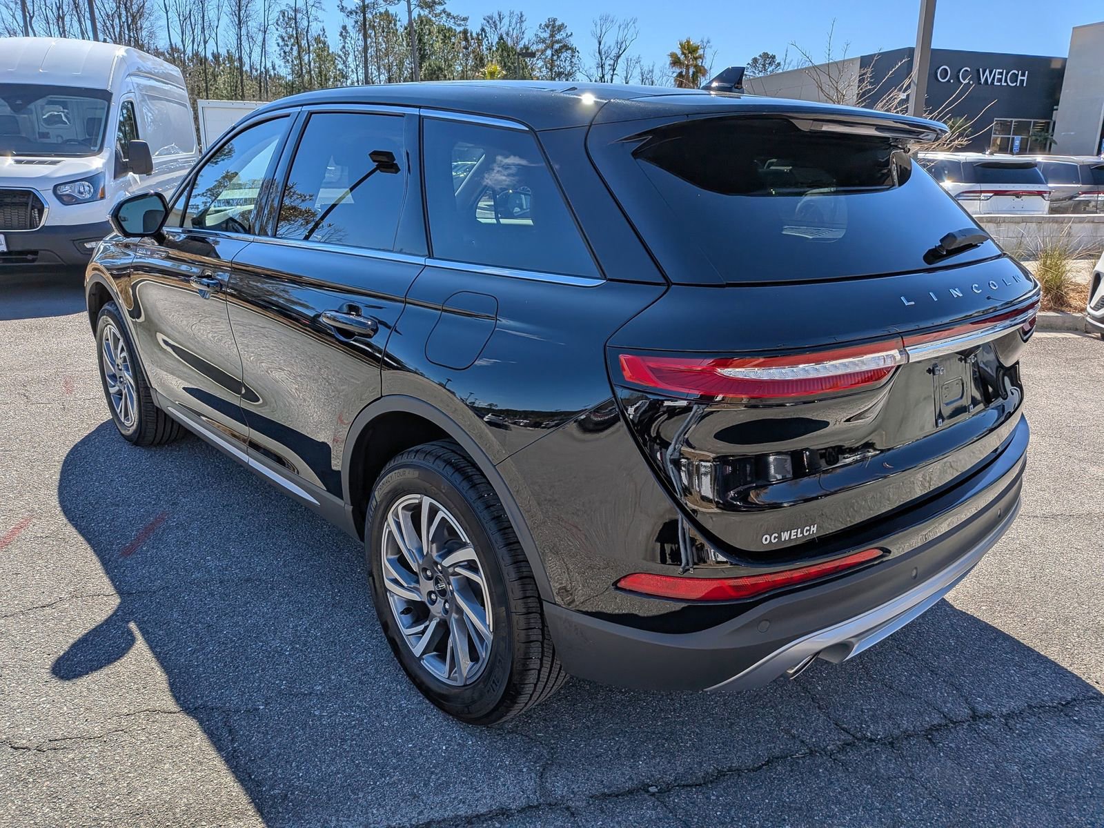 Certified 2025 Lincoln Corsair FWD w/ Equipment Group 101A image 6