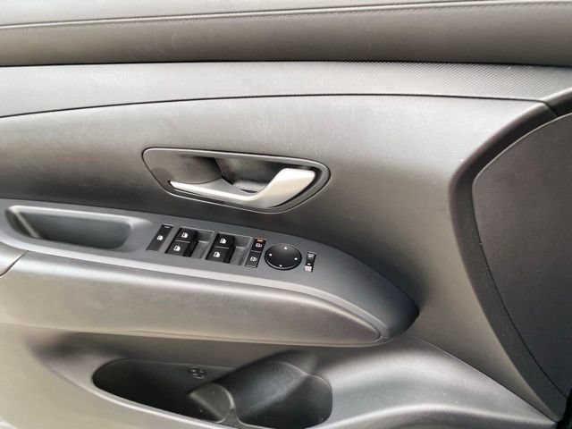 Used 2025 Hyundai Tucson SE FWD image 18