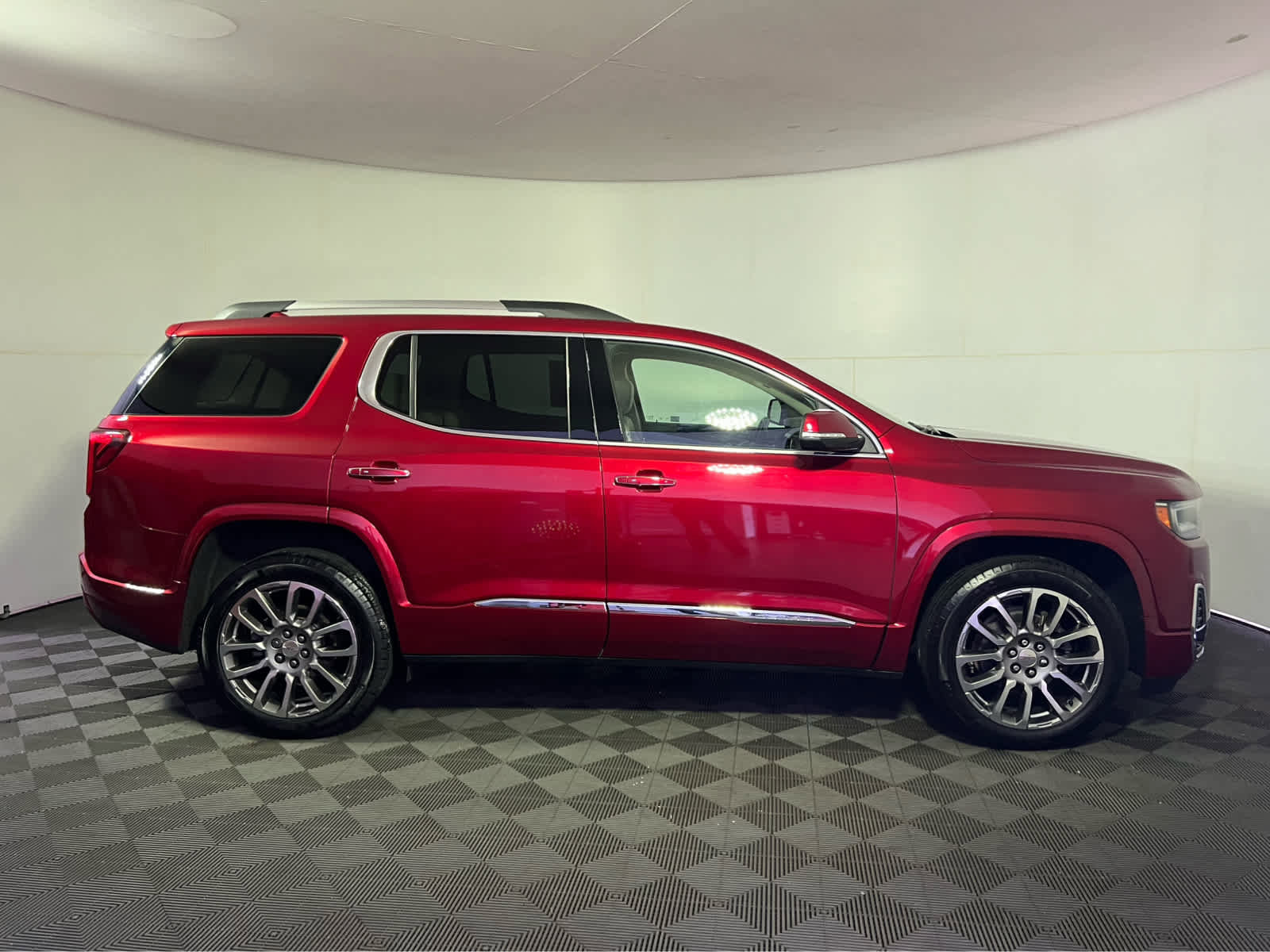 Used 2023 GMC Acadia Denali w/ Denali Ultimate Package image 8