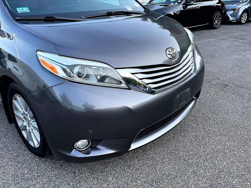 Used 2017 Toyota Sienna Limited Premium w/ Preferred Accessory Package AWD/4WD image 8