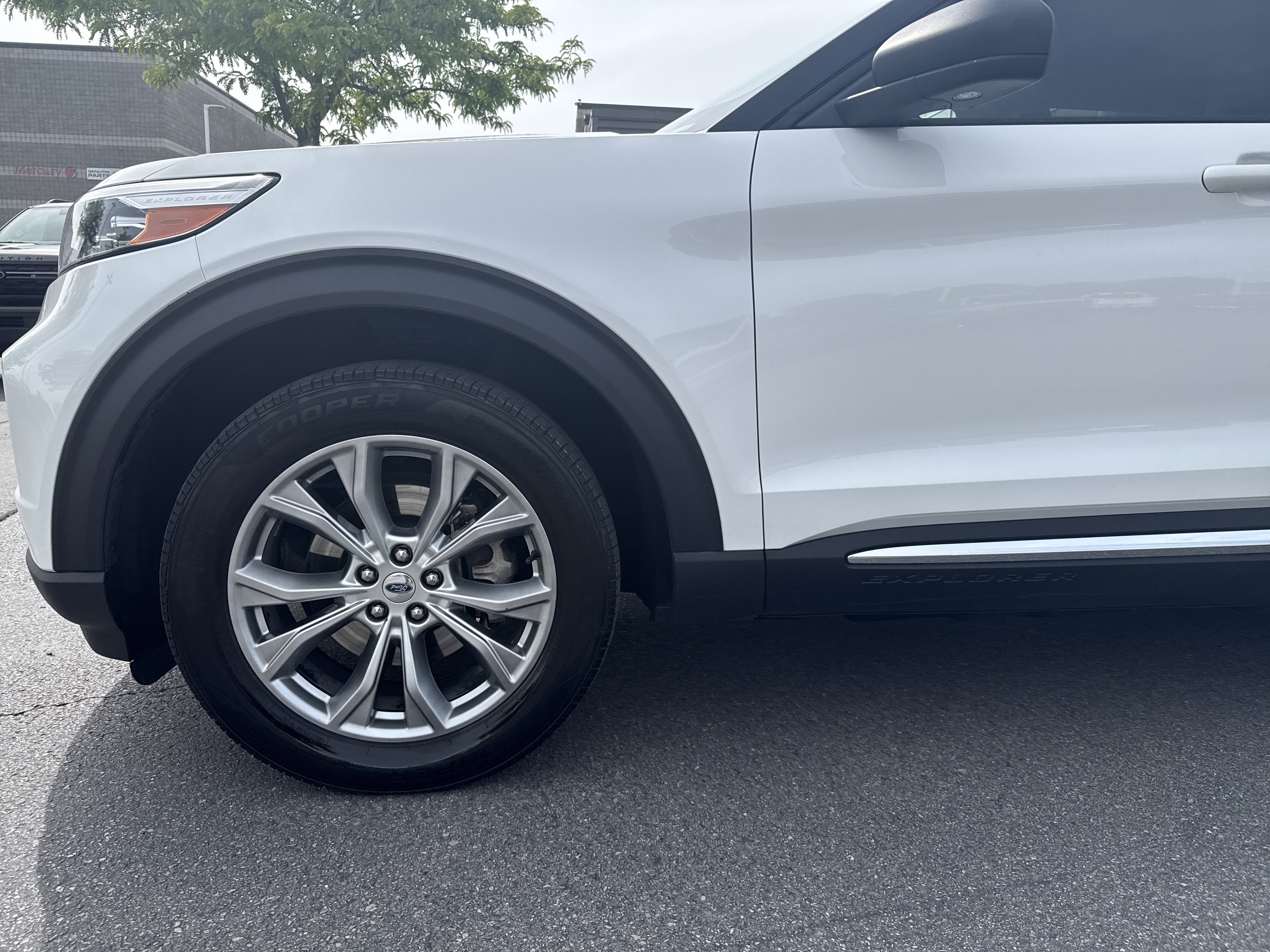 Used 2020 Ford Explorer XLT w/ Equipment Group 202A AWD/4WD image 9