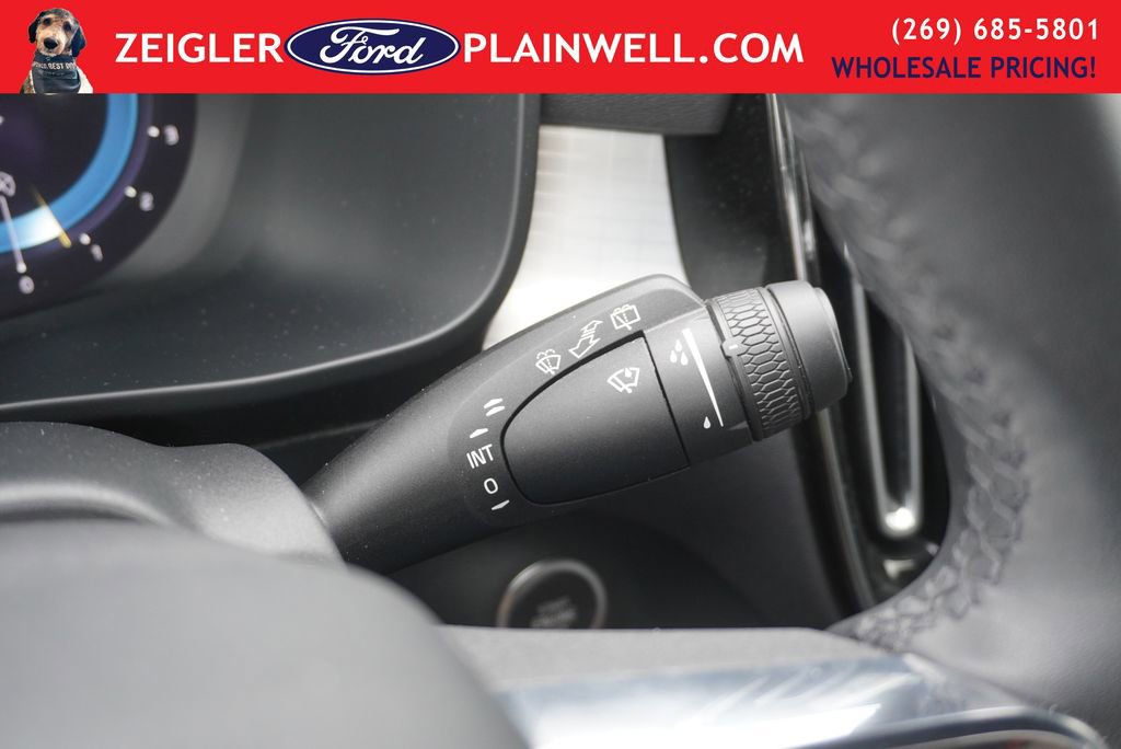 Used 2024 Volvo XC40 B5 Core image 24