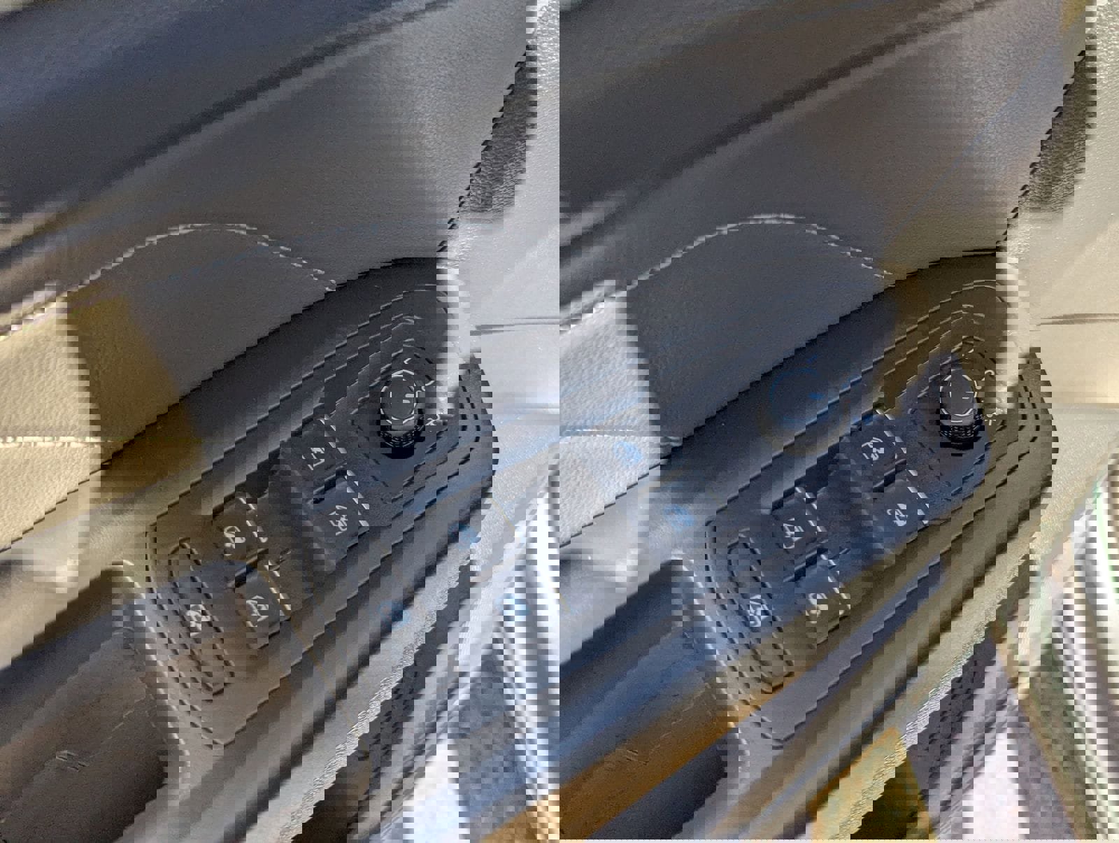 Used 2023 Volkswagen Atlas Cross Sport SE w/ Black Wheel Package image 19