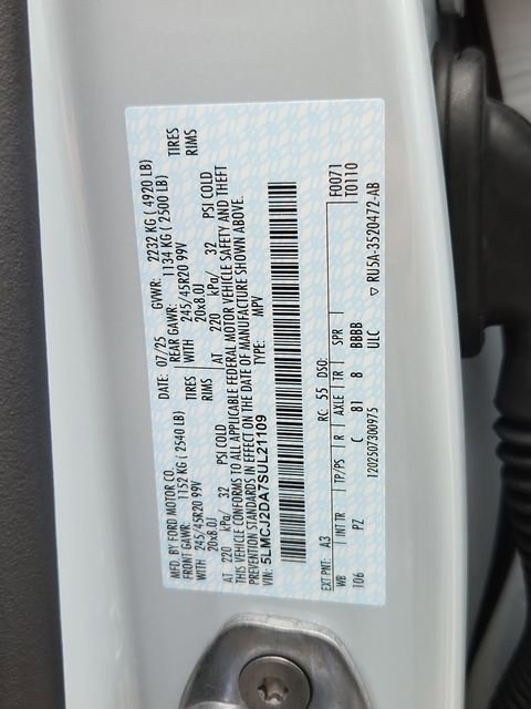 New 2025 Lincoln Corsair Reserve w/ Equipment Group 202A image 25