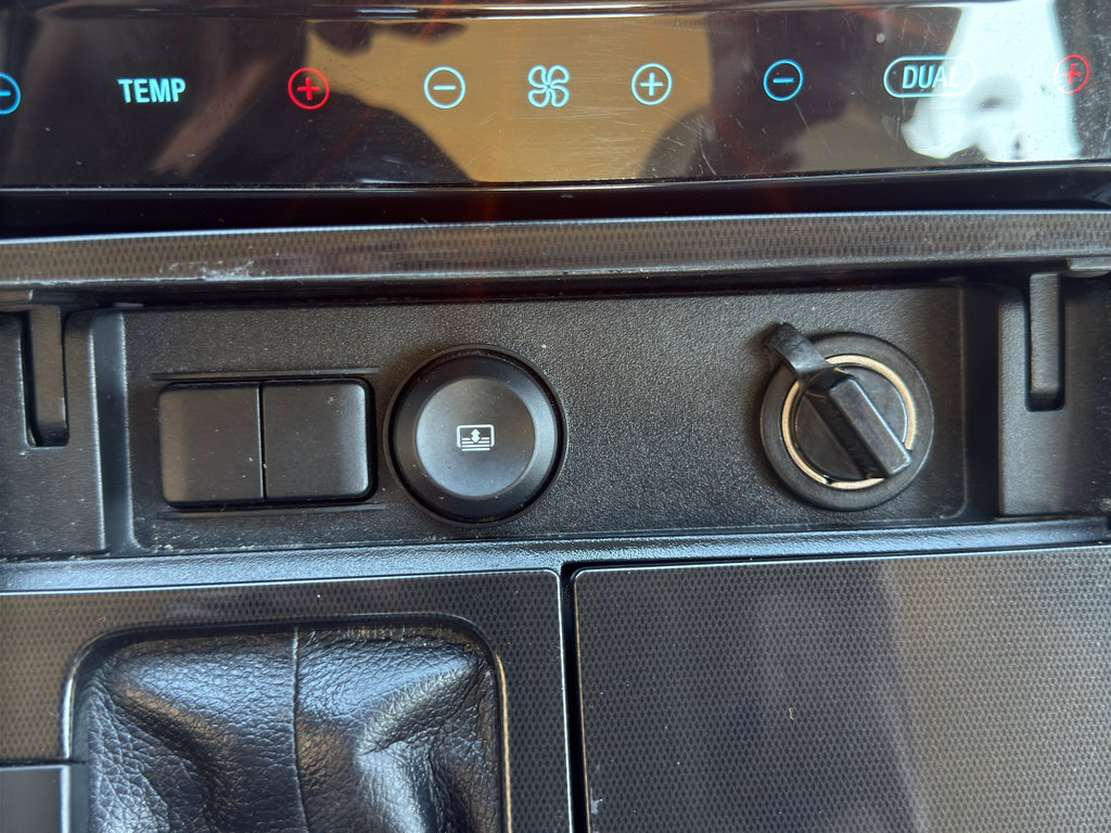 Used 2018 Ford Taurus Limited image 19