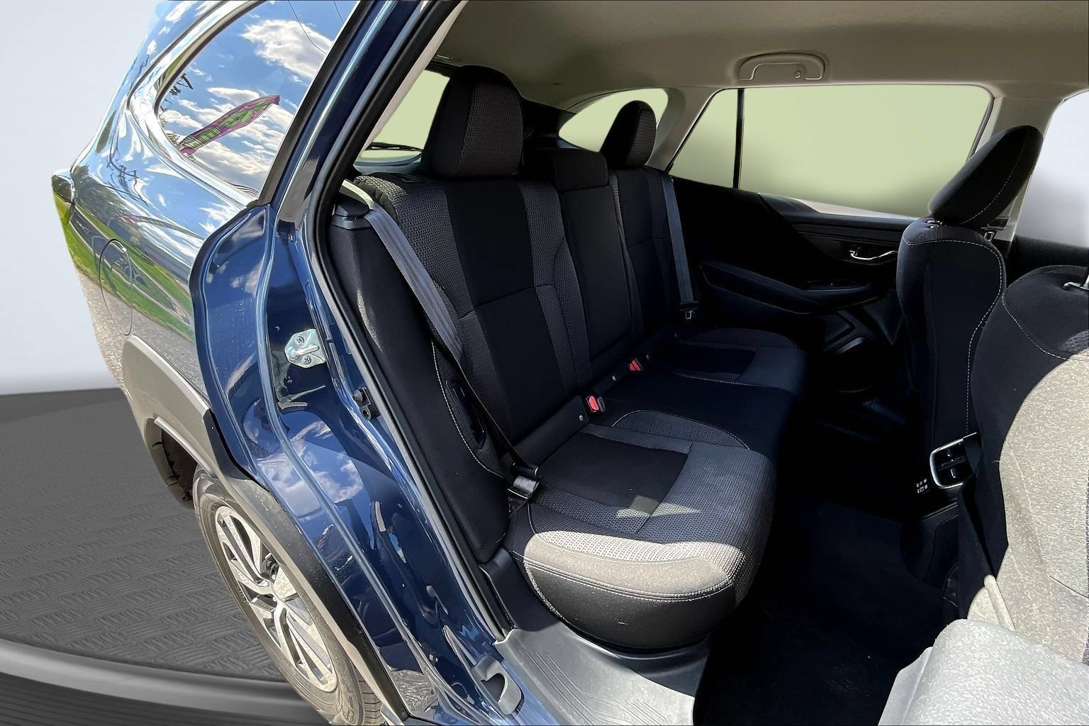 Used 2023 Subaru Outback Premium AWD/4WD image 28
