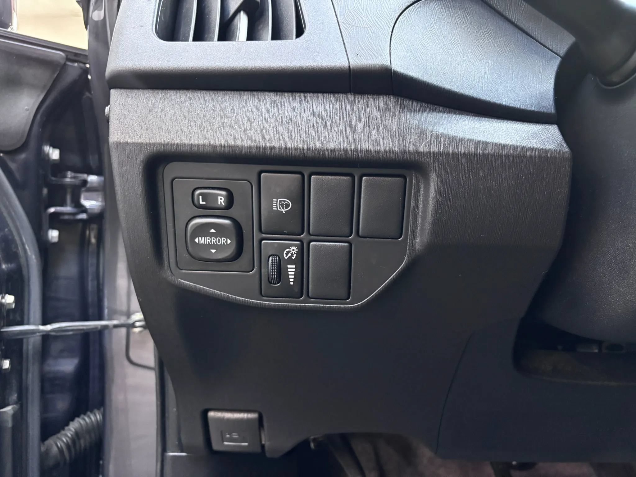 Used 2012 Toyota Prius Five FWD image 11
