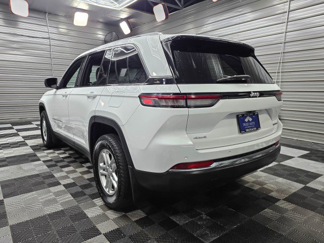 Used 2024 Jeep Grand Cherokee Laredo w/ Trailer Tow Package AWD/4WD image 8