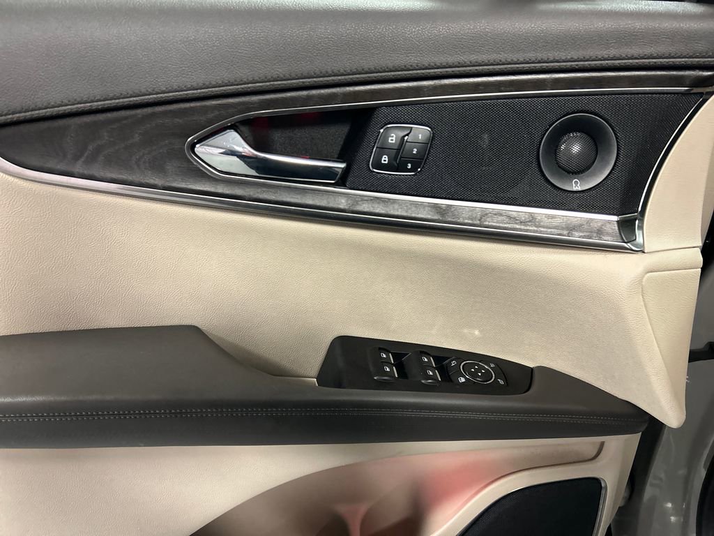 Used 2020 Lincoln Nautilus Reserve w/ Equipment Group 201A AWD/4WD image 12