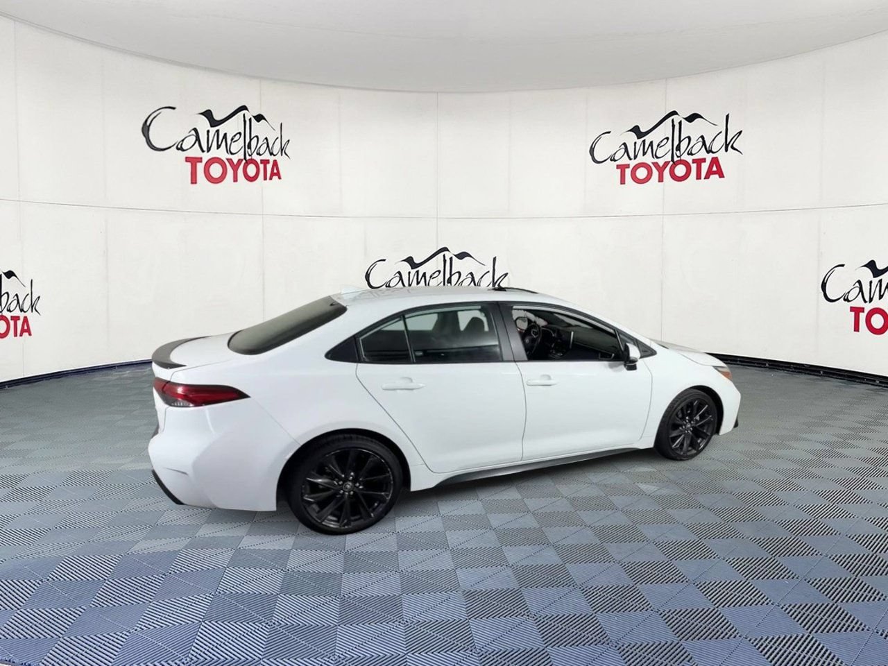 Used 2024 Toyota Corolla XSE FWD image 2