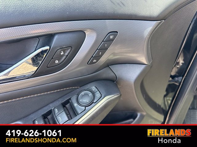 Used 2021 Chevrolet Traverse Premier w/ Redline Edition FWD image 15