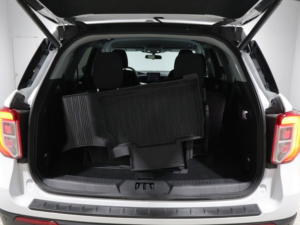 Used 2024 Ford Explorer XLT AWD/4WD image 4
