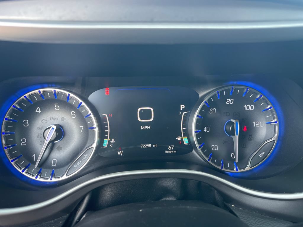 Used 2023 Chrysler Pacifica Touring-L FWD image 19