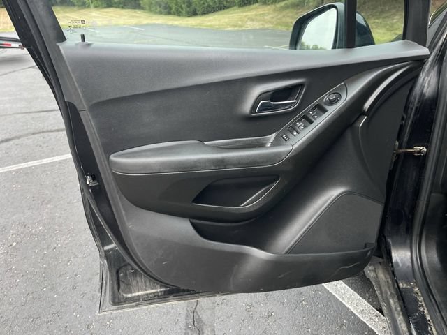 Used 2019 Chevrolet Trax LT w/ LT Convenience Package FWD image 21